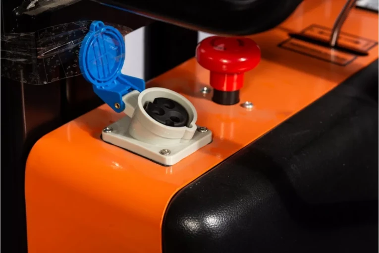 Штабелер с электроподъемом 1,5 т - 2,5 м Вилы: 1100 , Гелевая АКБ, SPN1525 SIBLINE купить в Нижнем Новгороде