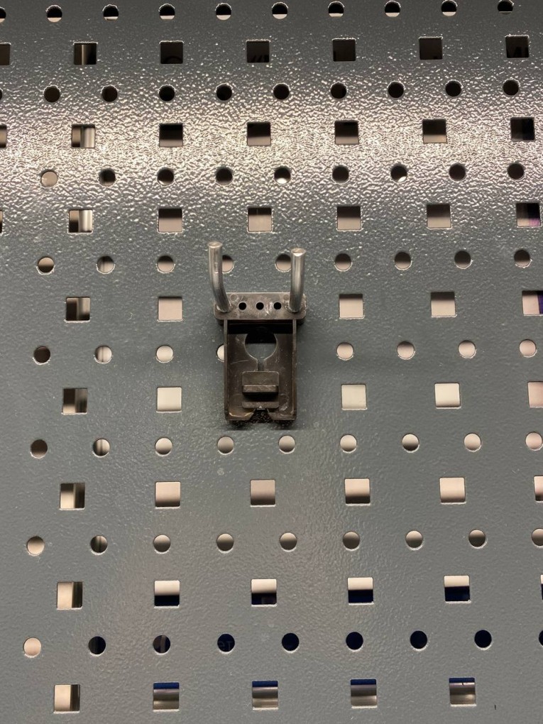 Крючок двойной 38 мм купить в Нижнем Новгороде Крючок двойной 38 мм купить в Нижнем Новгороде