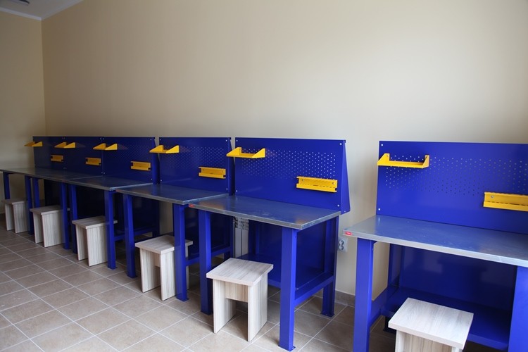 Верстак-стол бестумбовый ВП-1 с экраном купить в Нижнем Новгороде Верстак-стол бестумбовый ВП-1 с экраном купить в Нижнем Новгороде